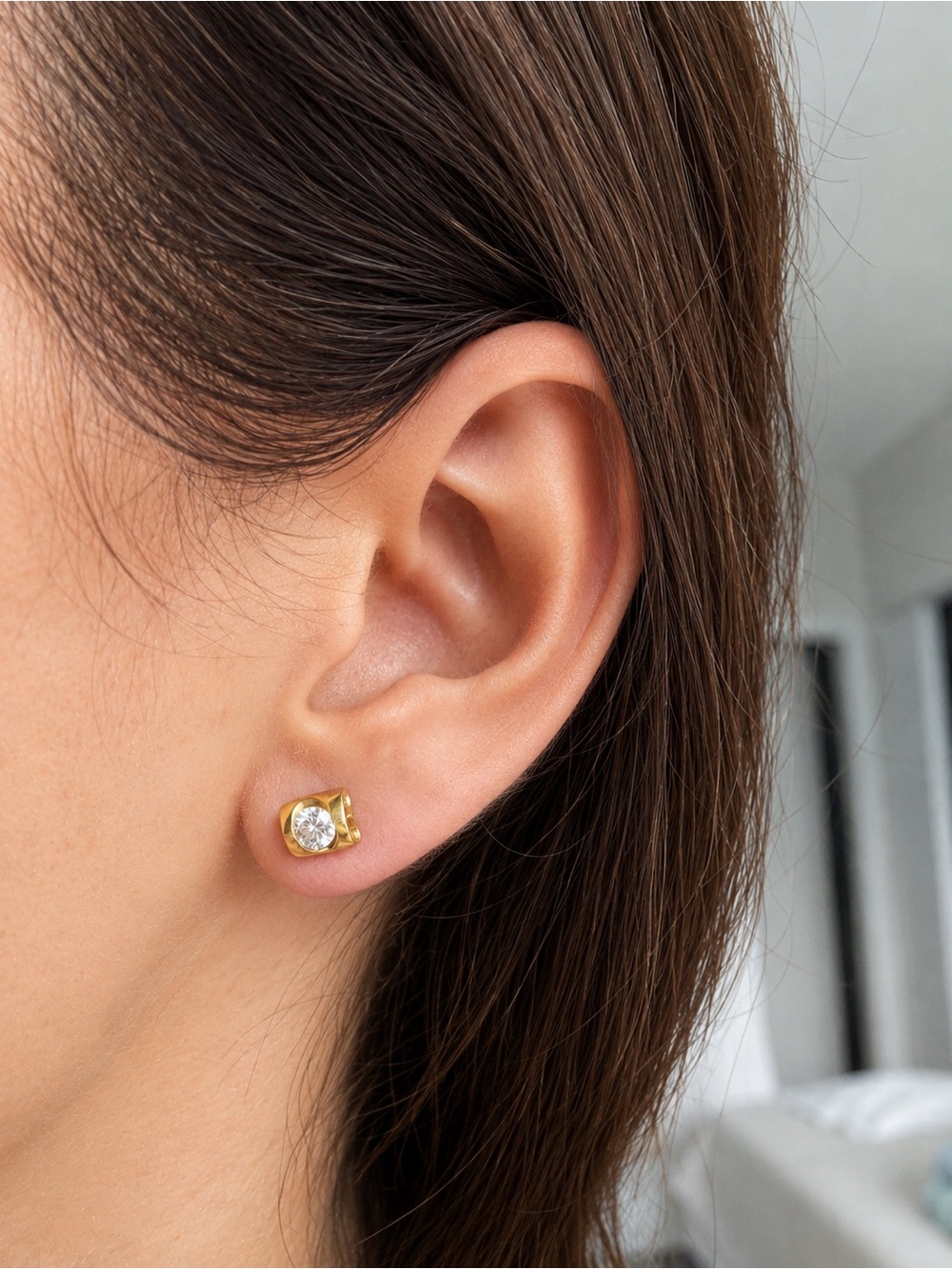 18K Yellow Gold 750 Heart Shaped Diamond Stud Earrings - Picture 5 of 5